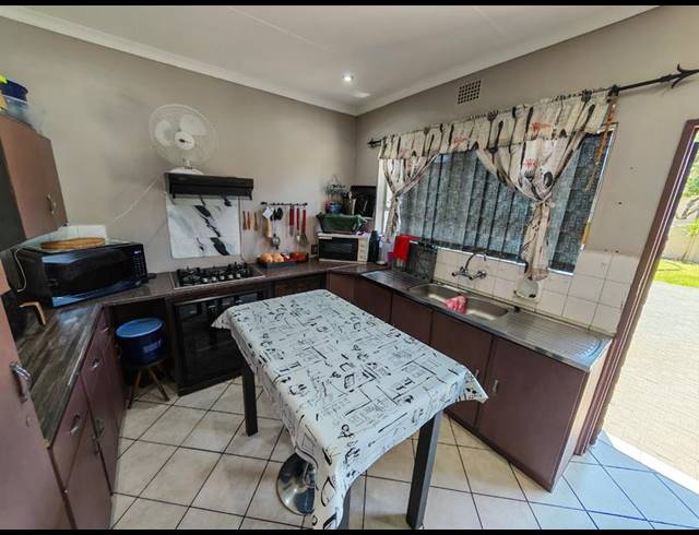 3 BEDROOM HOUSE FOR SALE IN VANDERBIJLPARK SE 6